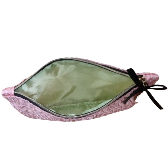 Ipsy pink ruffled makeup bag with gold heart zipper pull with black bow - Picture 2 of 3